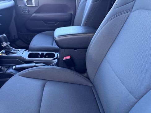 Used 2021 Jeep Wrangler Unlimited Sahara w/ Uconnect 4C Nav & Sound Group image 16