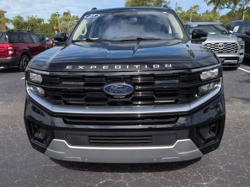 Certified 2025 Ford Expedition Max Platinum w/ Platinum Ultimate Package AWD/4WD image 9