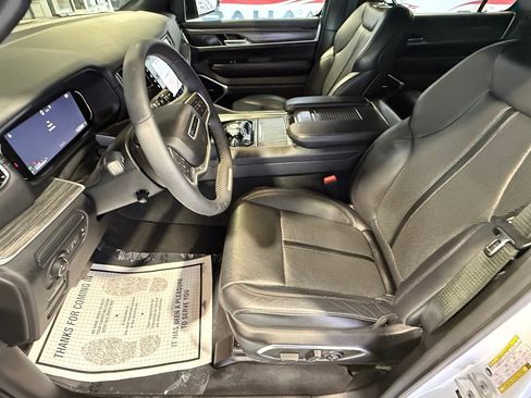 Used 2024 Jeep Wagoneer L Series II w/ Flexible Seating Group image 32