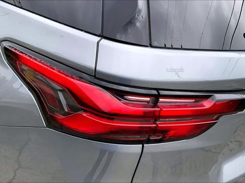 Used 2023 Chevrolet Traverse High Country w/ LPO, Floor Liner Package FWD image 29
