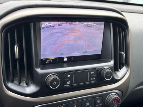 Used 2019 Chevrolet Colorado Z71 AWD/4WD image 17