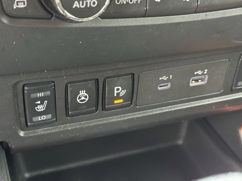 Used 2022 Nissan Frontier PRO-4X image 19