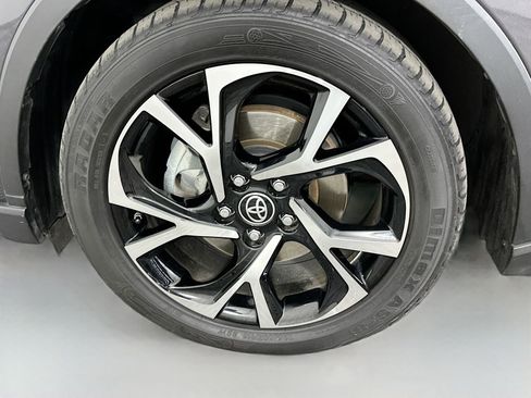 Used 2021 Toyota C-HR XLE image 29