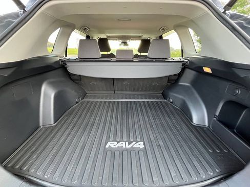 Used 2019 Toyota RAV4 XLE w/ Convenience Package FWD image 33