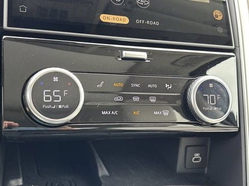 Used 2024 Land Rover Discovery S AWD/4WD image 38