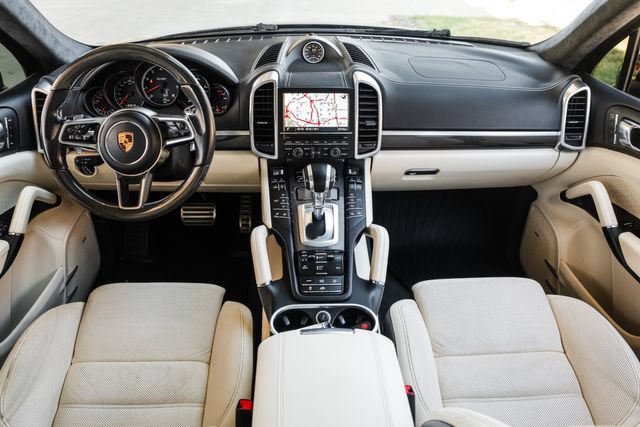 Used 2016 Porsche Cayenne Turbo AWD/4WD image 6