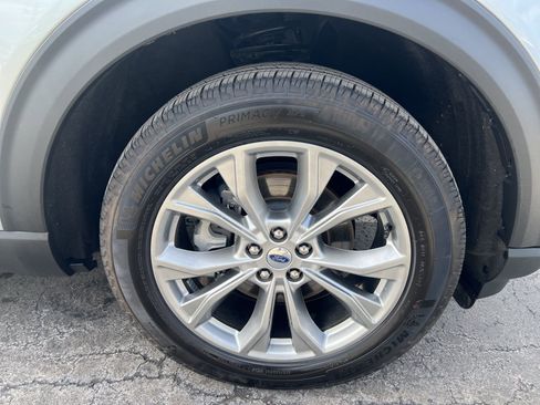 Used 2024 Ford Explorer XLT w/ Equipment Group 202A AWD/4WD image 39