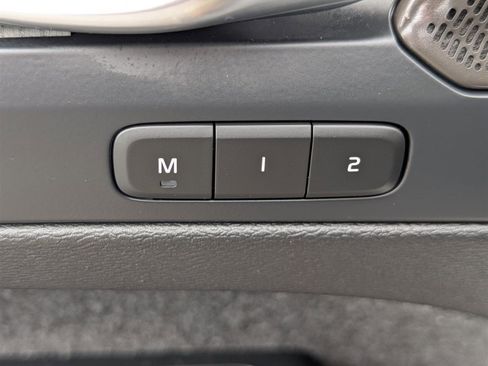 Used 2023 Volvo XC40 B5 Ultimate image 23