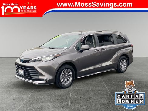 Used 2023 Toyota Sienna XLE FWD image 1