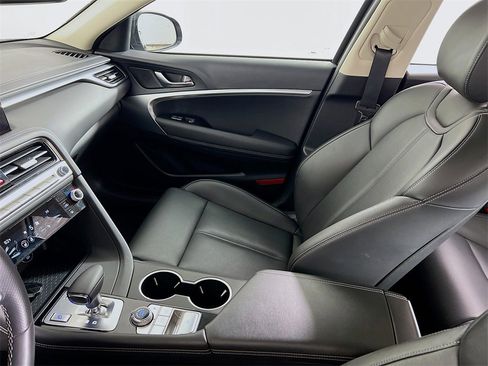 Used 2025 Genesis G70 2.5T image 23