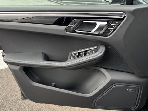 New 2026 Porsche Macan image 13