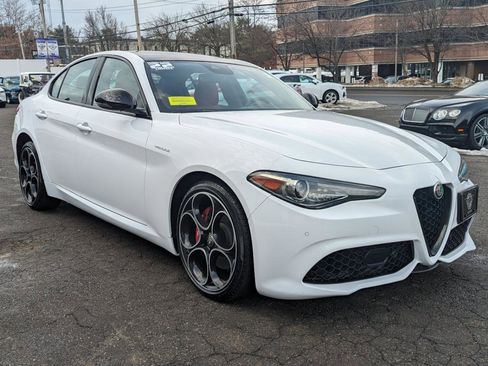 Used 2022 Alfa Romeo Giulia Veloce image 6