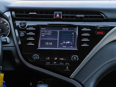 Used 2018 Toyota Camry SE FWD image 17