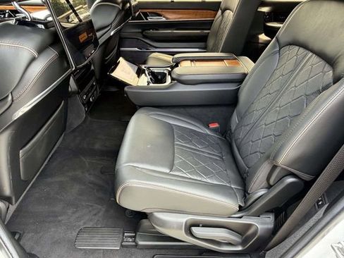 Used 2022 Jeep Grand Wagoneer Series III w/ Rear Seat Video Group 1 AWD/4WD image 22
