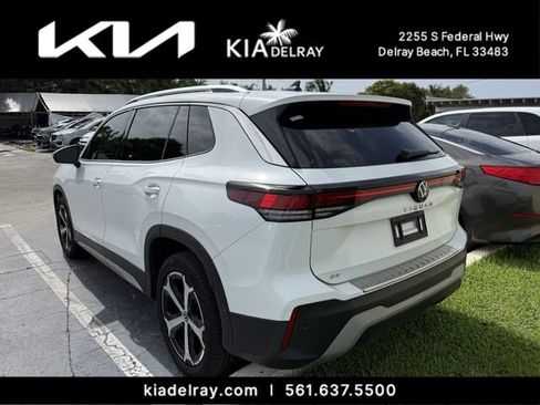 Used 2025 Volkswagen Tiguan SE FWD image 8