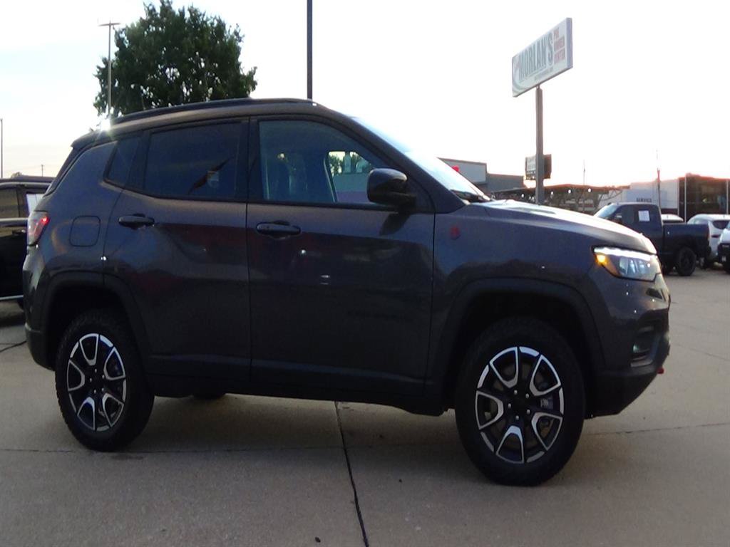 Certified 2024 Jeep Compass Trailhawk w/ Trailhawk Elite Group AWD/4WD image 5