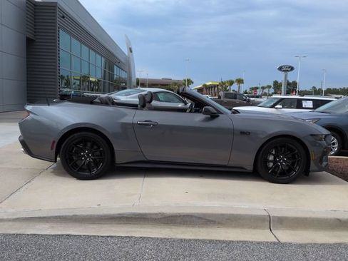 Used 2025 Ford Mustang GT Premium RWD image 3