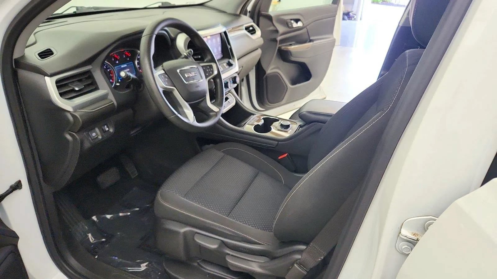 Used 2022 GMC Acadia SLE FWD image 14