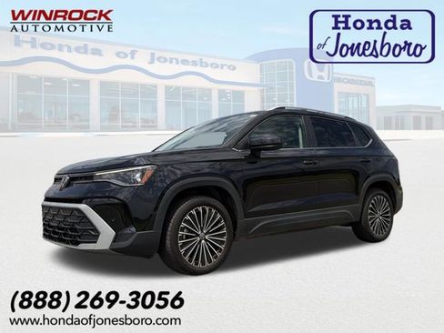Used 2025 Volkswagen Taos SE FWD image 1