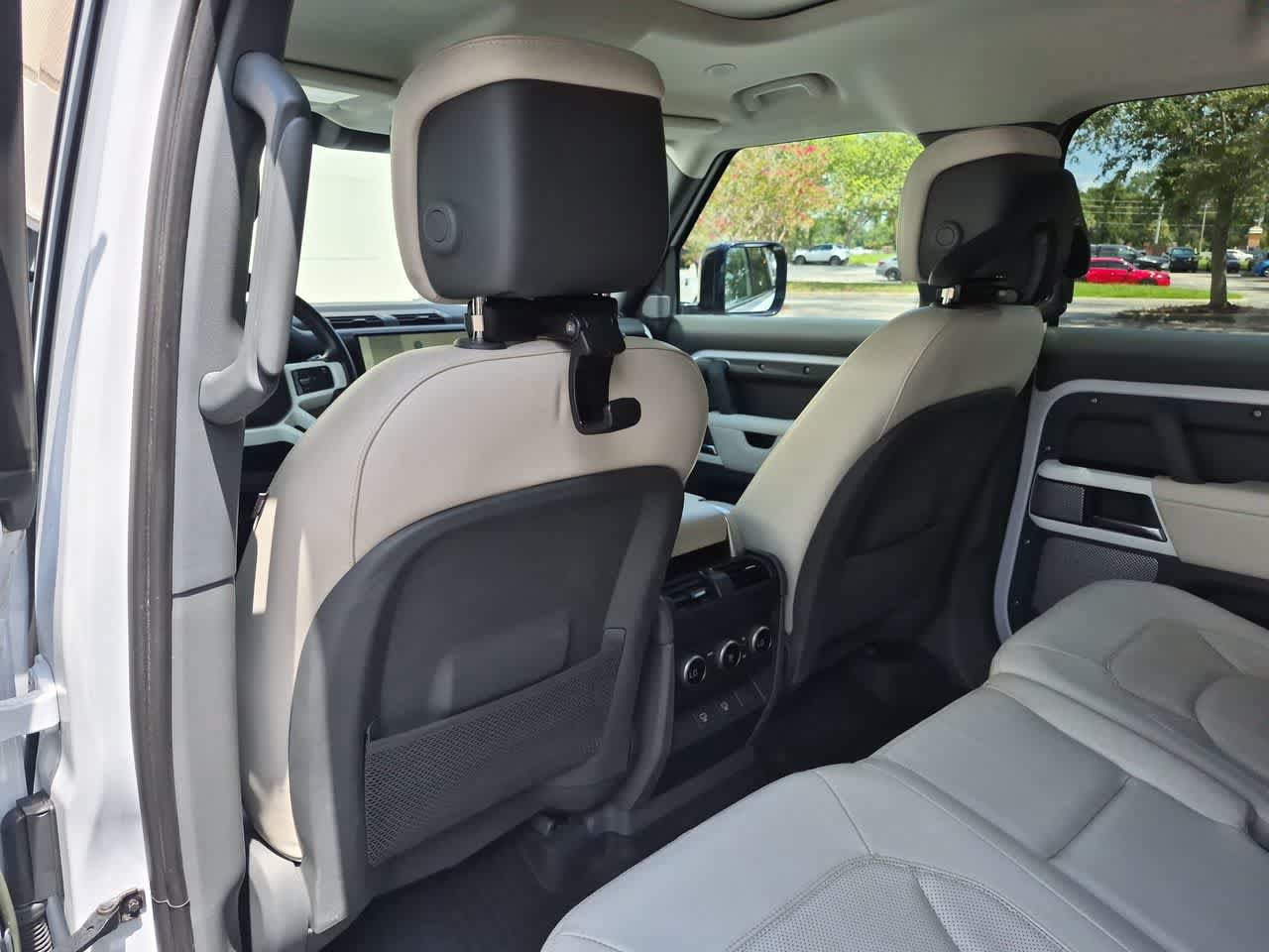 Used 2023 Land Rover Defender 130 SE AWD/4WD image 19