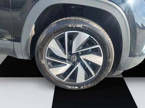Used 2024 Volkswagen Atlas SE AWD/4WD image 14