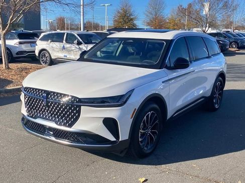 Used 2026 Lincoln Nautilus Premier w/ Equipment Group 102A image 3