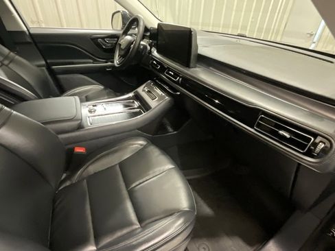 Used 2025 Lincoln Aviator Premiere image 16