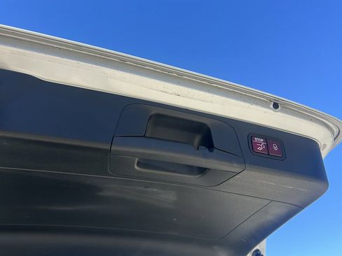 Used 2016 Mercedes-Benz GLC 300 4MATIC w/ Premium Package image 37