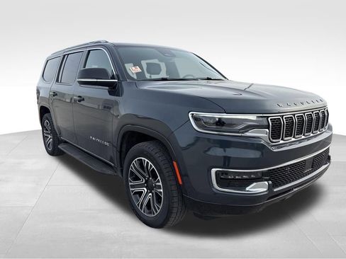 Used 2024 Jeep Wagoneer Base w/ Premium Group I image 2