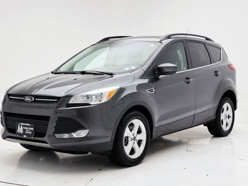 Used 2016 Ford Escape SE w/ Equipment Group 201A AWD/4WD image 2