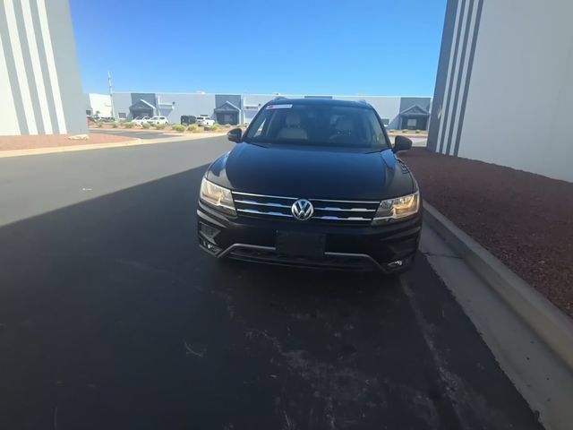 Used 2018 Volkswagen Tiguan SEL AWD/4WD image 2