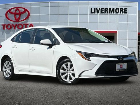 Used 2024 Toyota Corolla LE FWD image 2