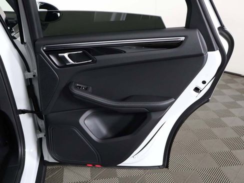 Used 2025 Porsche Macan image 29