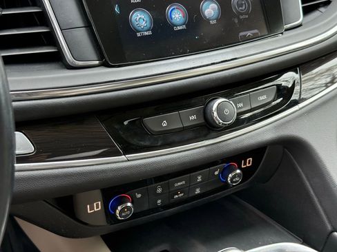 Used 2019 Buick Enclave Essence FWD image 40