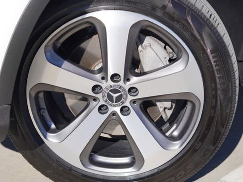 Used 2022 Mercedes-Benz GLC 300 4MATIC w/ Premium Package Lite image 11