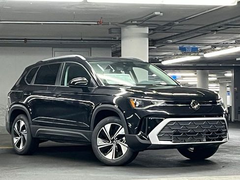 New 2026 Volkswagen Taos SE AWD/4WD image 2