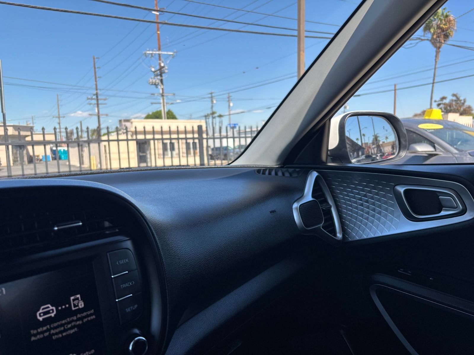 Used 2025 Kia Soul LX w/ LX Technology Package FWD image 34