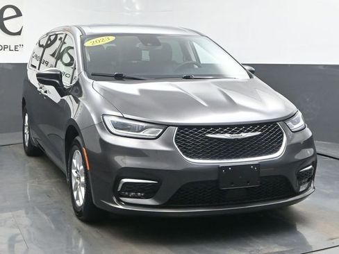 Used 2023 Chrysler Pacifica Touring-L FWD image 51
