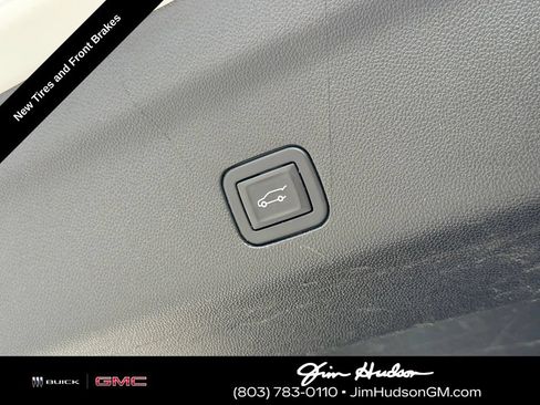 Used 2021 GMC Yukon SLT w/ Rear Media and Nav Package AWD/4WD image 18