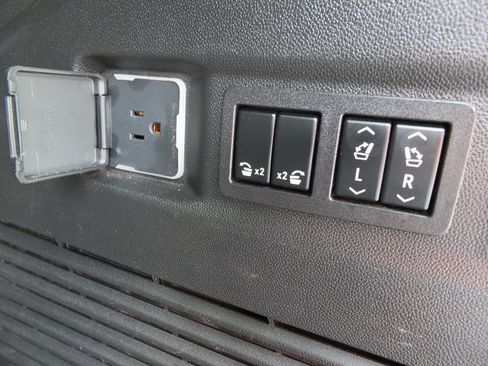 Used 2023 GMC Yukon AT4 w/ AT4 Premium Plus Package AWD/4WD image 18