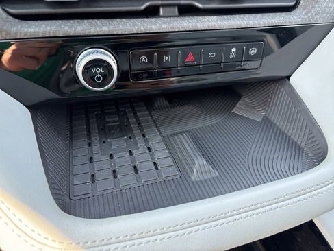 Used 2025 Ford Explorer Platinum w/ Ultimate Package image 37