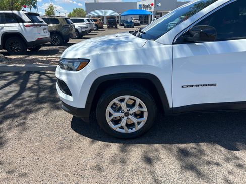Used 2025 Jeep Compass Latitude AWD/4WD image 26