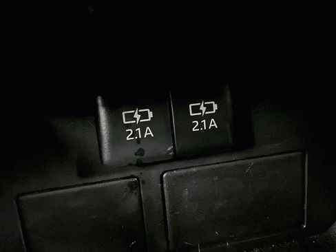 Used 2019 Toyota Highlander LE w/ Carpet Mat Package (TMS) FWD image 32