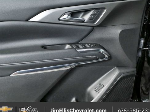 Used 2025 Chevrolet Traverse LT image 6