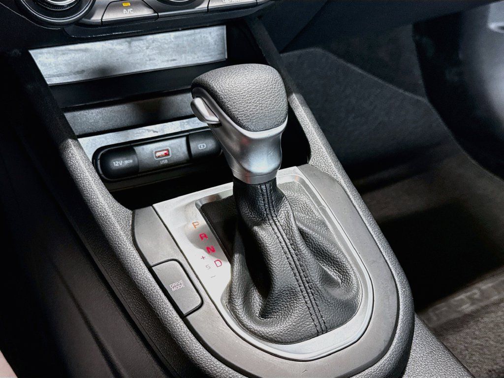 Used 2024 Kia Forte LXS w/ LXS Technology Package FWD image 17