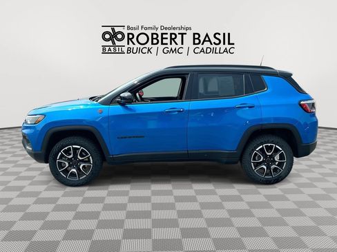 Used 2025 Jeep Compass Trailhawk AWD/4WD image 5