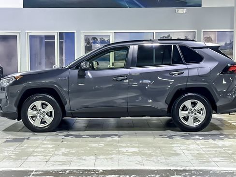 Used 2021 Toyota RAV4 XLE w/ Convenience Package image 2