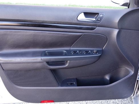 Used 2010 Volkswagen Jetta TDI FWD image 64