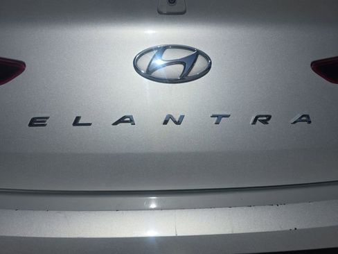 Used 2020 Hyundai Elantra SEL w/ Cargo Package (C1) FWD image 28