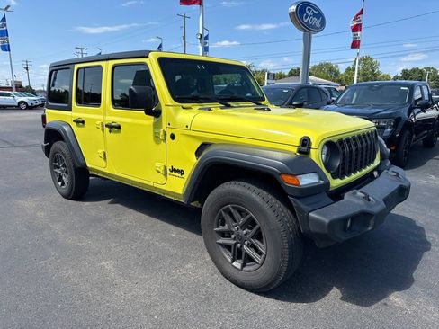 Used 2024 Jeep Wrangler Unlimited Sport AWD/4WD image 3